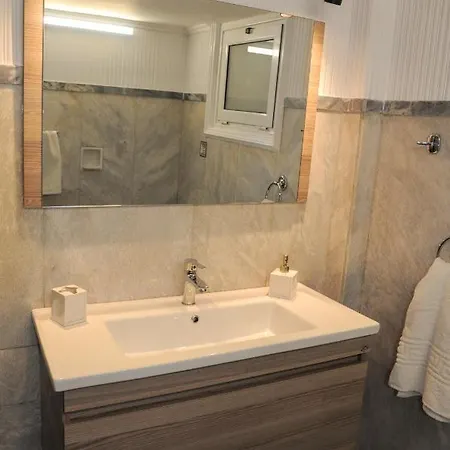 Spacious Near Acropolis With Roof Garden