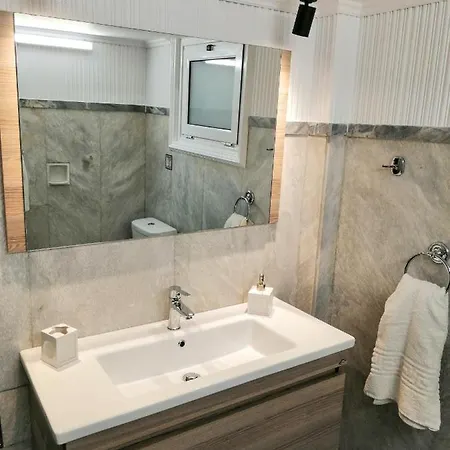 Spacious Near Acropolis With Roof Garden Aten